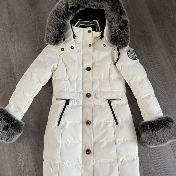 COPY - Beautiful white women’s   winter parka. Size Small - Picture 2 of 7